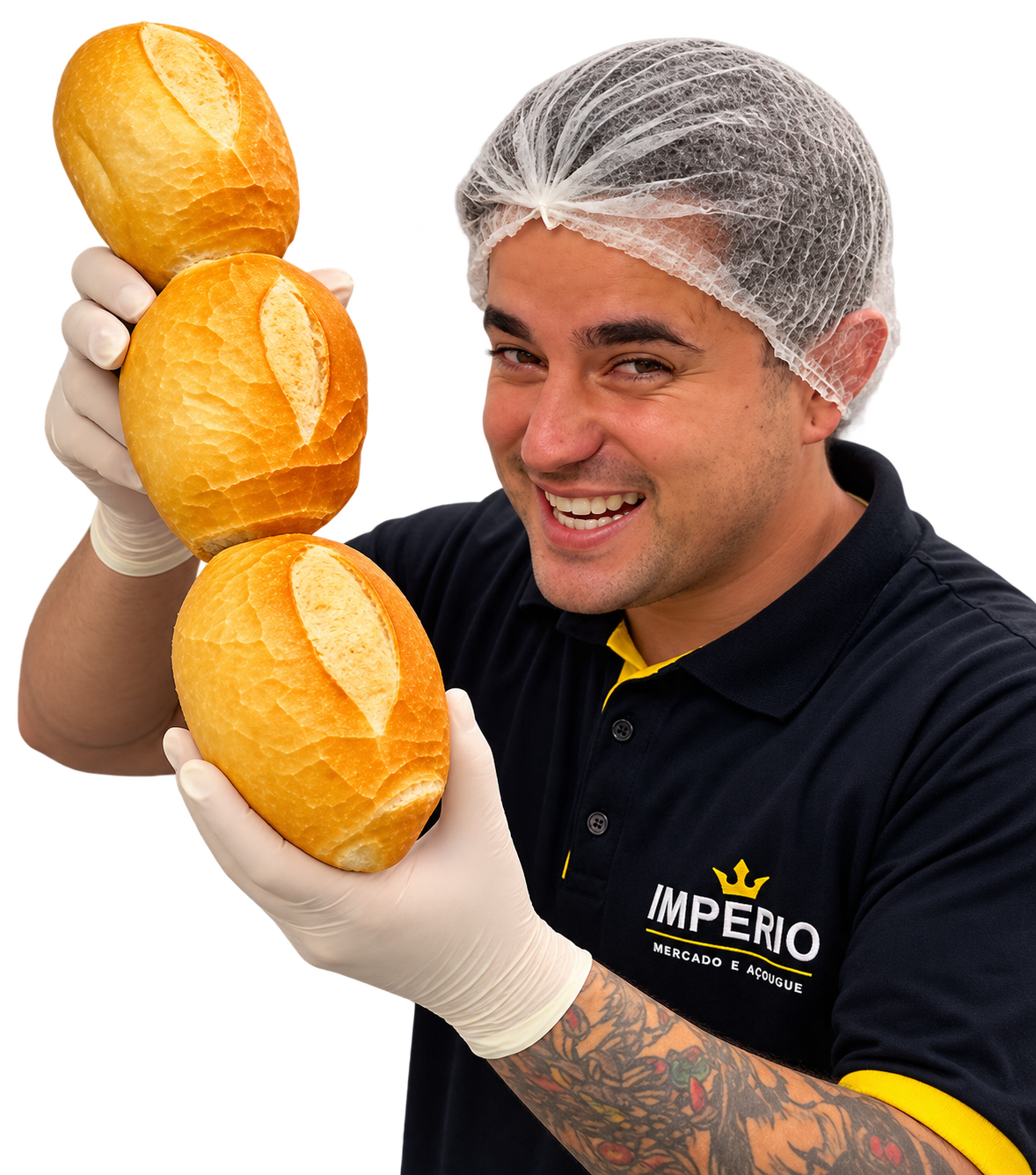 Funcionário do Mercado Império segurando pães frescos